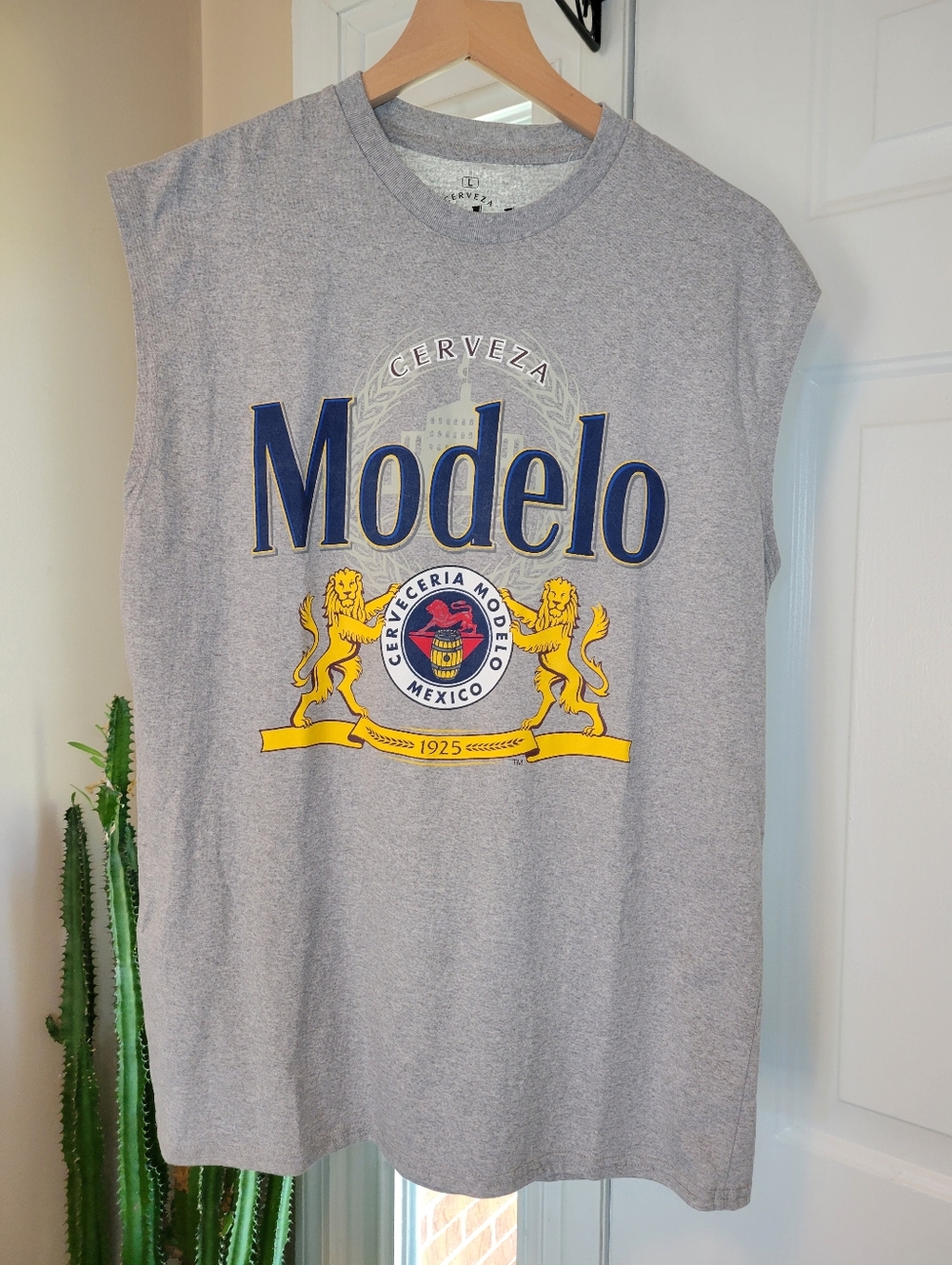 Ripple‎ Junction Graphic Mens Modelo Mexico Beer Tank Top, Size Large